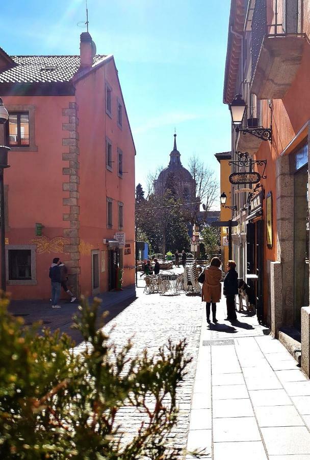 Apartamento En Centro Historico De San Lorenzo De El Escorial Apartment Bagian luar foto